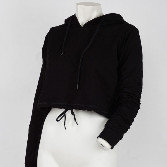 Yelete Tops - Soft cropped hoodie with long sleeves